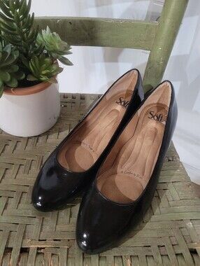 Sofft Black Patent Round-Toe Women's Low Block Heel Flats Size 9